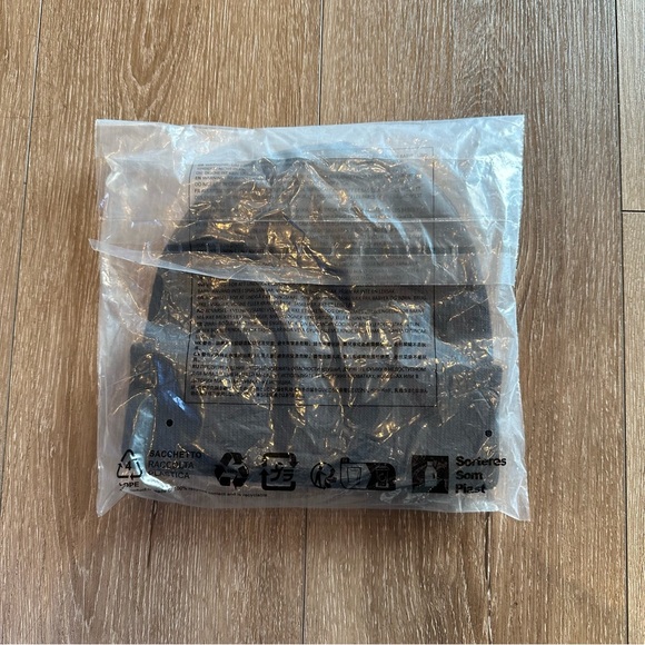 NWT Armada Staple Beanie hat one size black - Picture 2 of 2